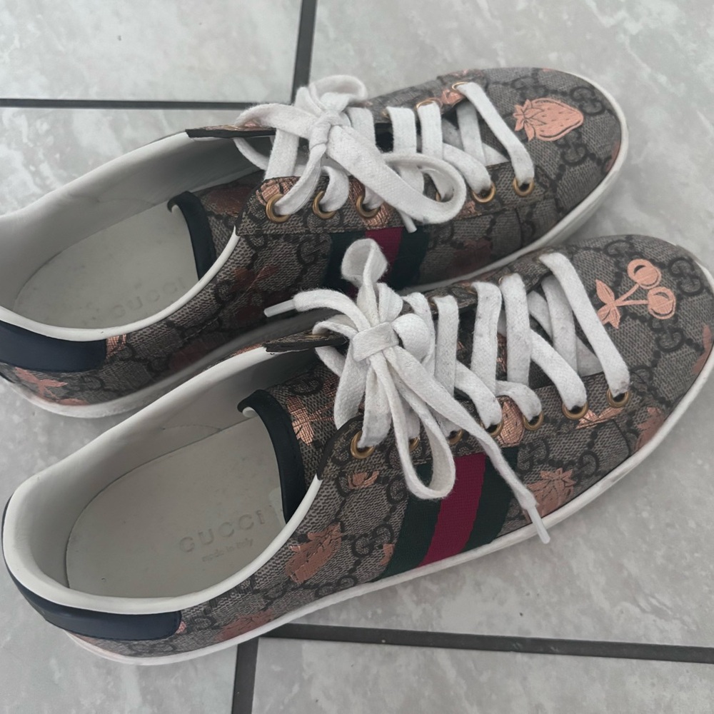 2021 
Gucci Wmns Ace GG Supreme 'Berry Print'
